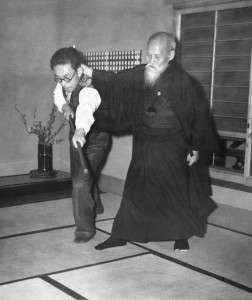 morihei-ueshiba-kisshomaru-jodori